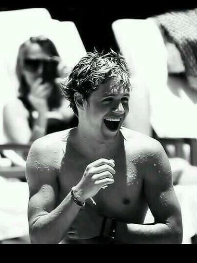 Princess1_Horan's tweet photo. WTF SO HHHHHOOTTT ♥♥♥♡♥♡♥♥♡♥♡ 😱😱😱😱😱😱😱♥♥♥❤❤😍❤😍❤😘  @NiallOfficial http://t.co/g0rAIf3p0v