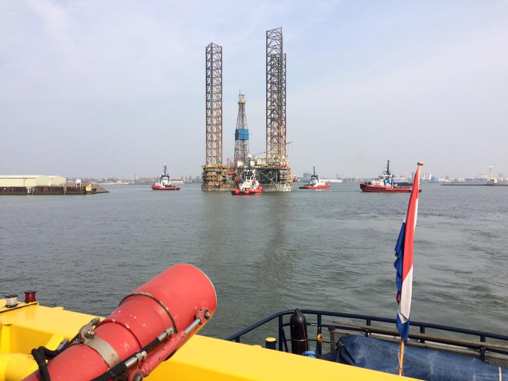 De_Havenmeester's tweet photo. Nu in#HavenRotterdam #Paragon B391 bestemming 2e Werkhaven #Dok7 http://t.co/7sHbVIpy4u