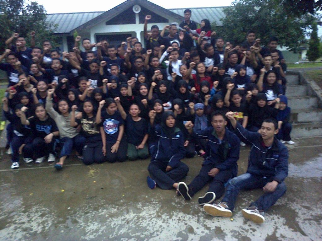 Selamat untuk <a href="/d3vil_14/">MeXIVeD</a> yang sudah resmi jadi adek kita. Selamat bergabung di <a href="/HMDSFTUNDIP/">HMDS FT UNDIP</a>. ({})