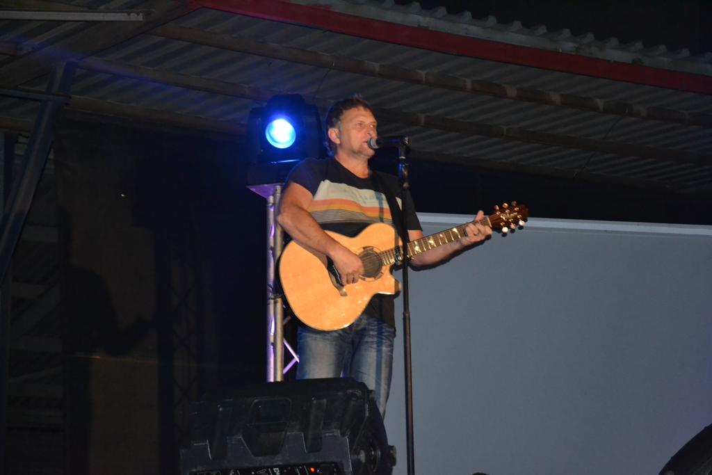 joha_kotze's tweet photo. @steve_hofmeyr Dankie vir 'n great show Vrydag!! Dankie vir die Hoop en trots wat jy in ons harte plant.. #Legend http://t.co/eXqouruZFM