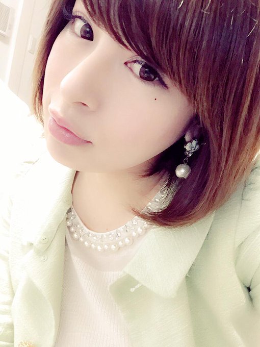 まだ、春のコートじゃ寒いかな？ どうしよどうしよー。( ˃ ⌑ ˂ഃ ) http://t.co/2CWpKw0qly