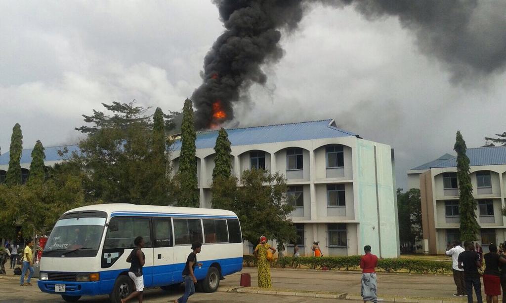 FeminaHip's tweet photo. Bweni la wasichana la Mabibo Hostel linaungua moto. Hakuna taarifa rasmi za chanzo cha moto huo. http://t.co/Y4AirJmyMA