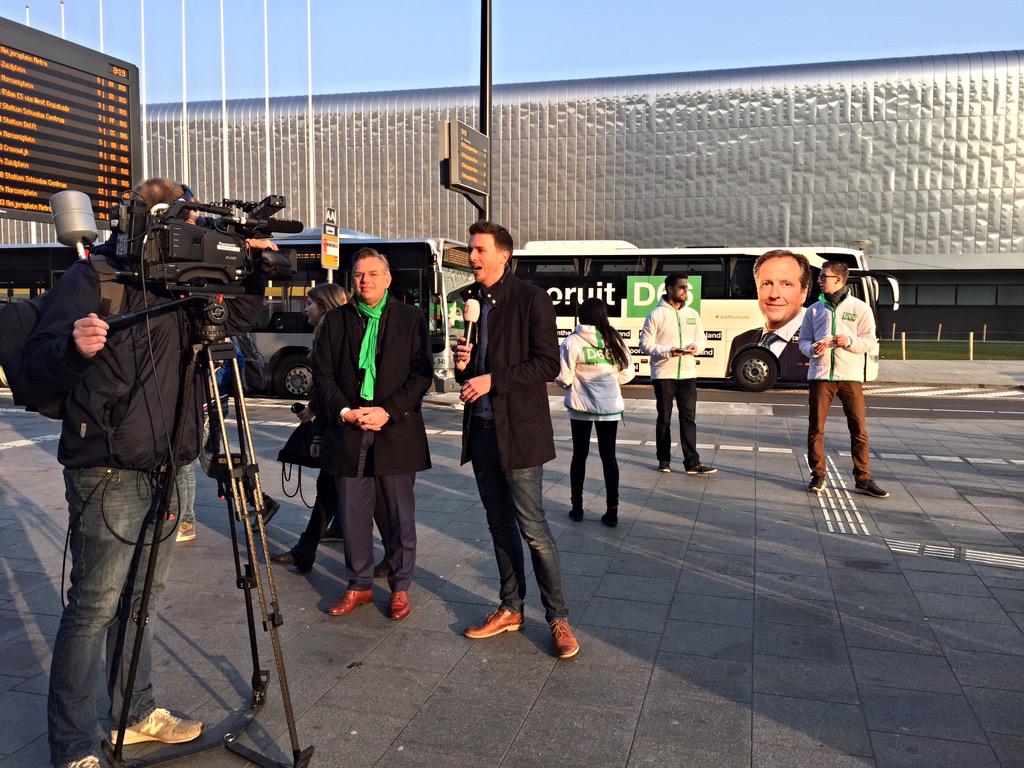 .<a href="/GerardSchouwD66/">Виталий Вуколов</a> live in de uitzending bij <a href="/WNLVandaag/">WNL Vandaag</a> waar D66 campagne voert op de Rotterdam CS. #D66Bustour