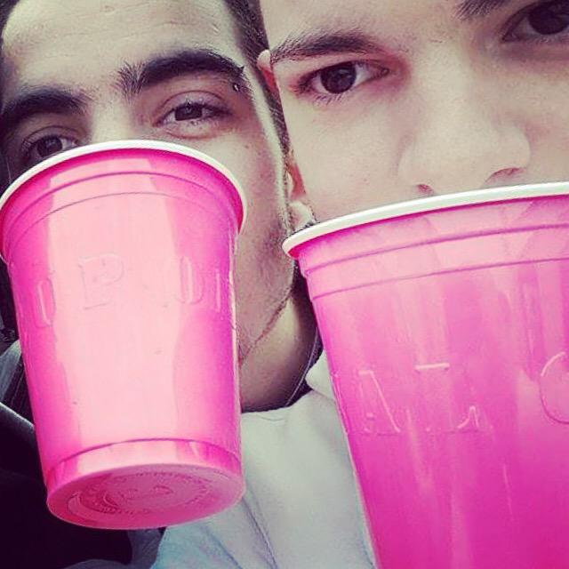 CrazyBreakTeam's tweet photo. #crazybreakselfie #crazybreak #party #fête #soirée #tranquille #etudiants #université #OKLM #tranquille #rose http://t.co/IgdHHZf692