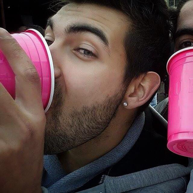 CrazyBreakTeam's tweet photo. #crazybreakselfie #crazybreak #party #fête #soirée #tranquille #etudiants #université #OKLM #tranquille #rose http://t.co/IgdHHZf692