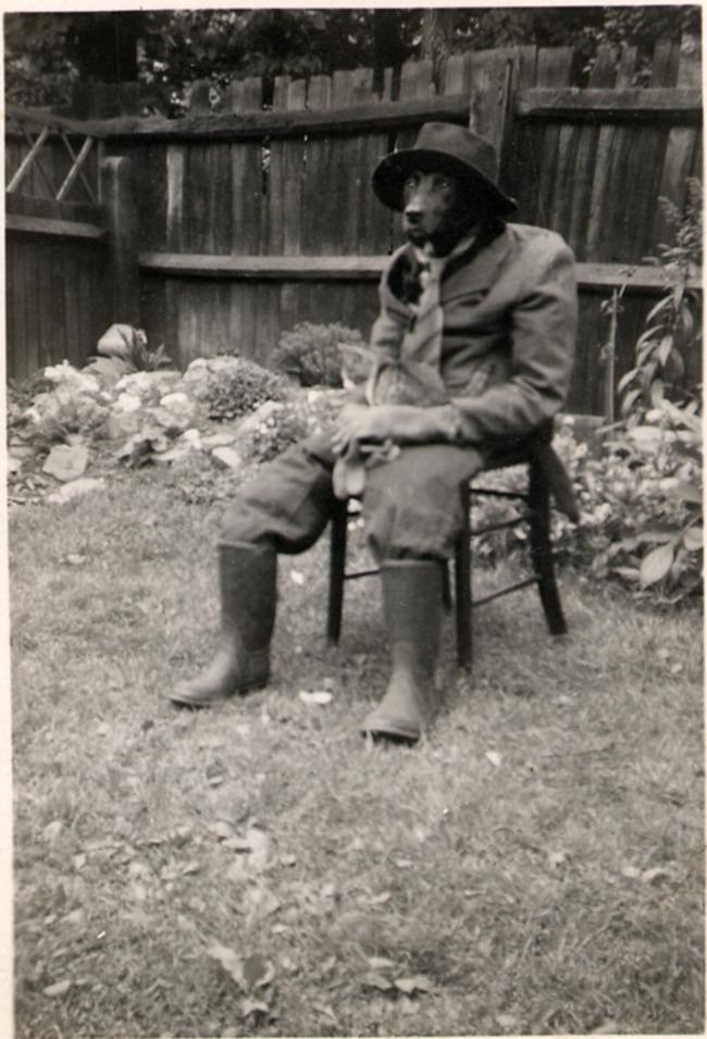 ThePoke's tweet photo. People used to dress their pets up in the 1950′s too.

http://t.co/x9sDLSSql7 http://t.co/dIgO2nQGDQ