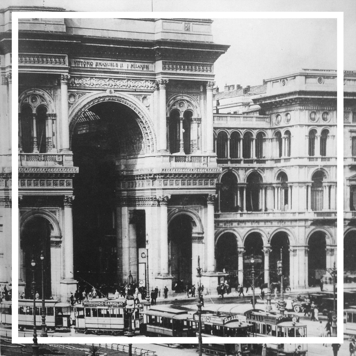 InGalleria's tweet photo. Storia #InGalleria: 1920, i tram in Piazza Duomo, quando la piazza era ancora aperta al traffico. http://t.co/ClqdpvKOpc