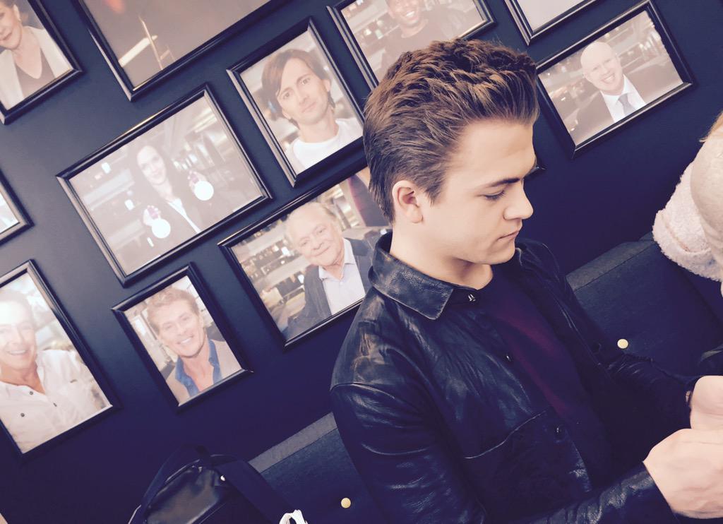 HunterHayes's tweet photo. Yeah so this is cool. I get to go on @bbcbreakfast this morning for a lil chat. Couch time!  http://t.co/TnH1e84S3N http://t.co/7zAKNbFFfd