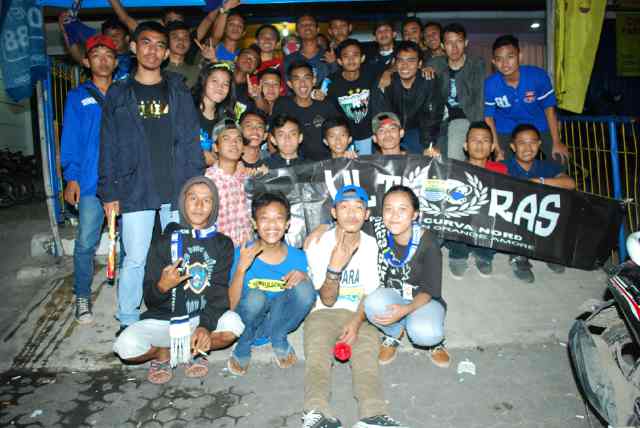 viking89srg's tweet photo. #82thPERSIB with @VikingSerang_ @VikingBanten_ @Viking_Analis http://t.co/CnPoxBVMV8