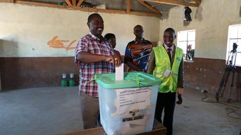 PMositet's tweet photo. With JAP candidate #PatrickTutui after casting his vote in the Kajiado Central by-elections. http://t.co/ZBbnT8vMtP