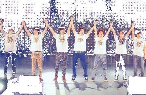 kanjani_eight_0's tweet photo. こんばんは。月曜担当の錦戸です。春の訪れまで後少し、日中はポッカポカ陽気です。花粉症の人はこれから辛い季節になるんかな？俺らとわちゃわちゃして辛さ吹き飛ばせ。花粉症には、ヨーグルトがええみたいやで、是非お試しあれ〜。 http://t.co/6GQpRvFGqv