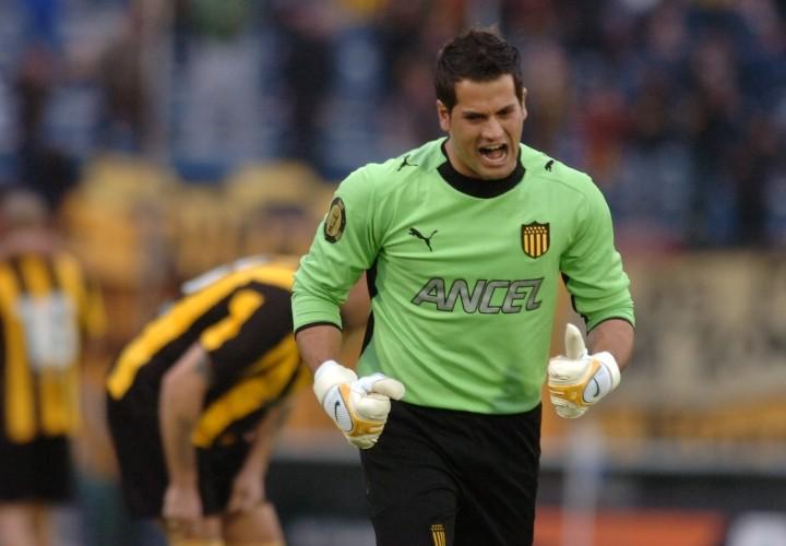 SebaSosaFans's tweet photo. Seba Sosa #Peñarol http://t.co/DsWfOYZlgI
