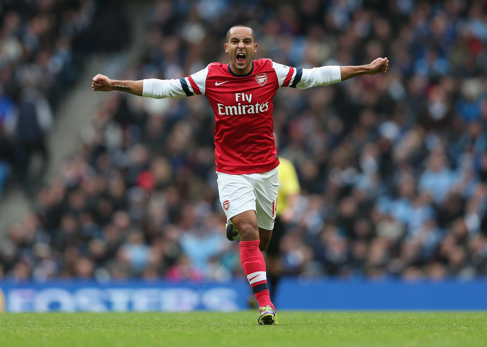 Happy 26th birthday to Theo Walcott. He used to play alongside Henry & Bergkamp now it\s Sanchez & Cazorla 