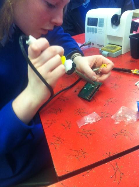 ecansat's tweet photo. A quick soldering lesson today. Definitely not as easy as it looks!!! http://t.co/EUnzJNbuPB