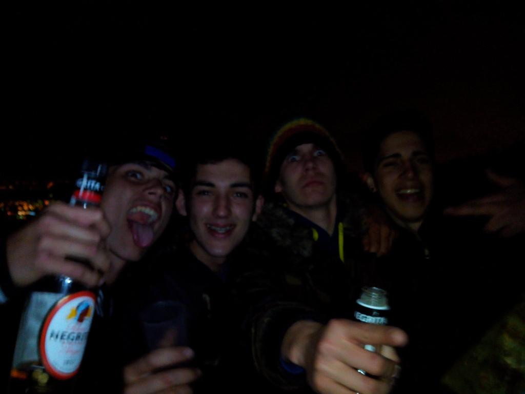 CrlsHernandez's tweet photo. Buen finde🍸😂👌 http://t.co/n2lNKHOUvw