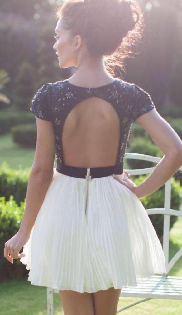 ModeOutfits's tweet image. Rückenfrei 😍