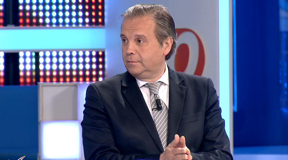 A3Noticias's tweet photo. Carmona: "Invito al PP de Madrid a llegar a un acuerdo de no llevar imputados en las listas" ▶ http://t.co/qy3s7GQuD6 http://t.co/9AyDkwPmF7
