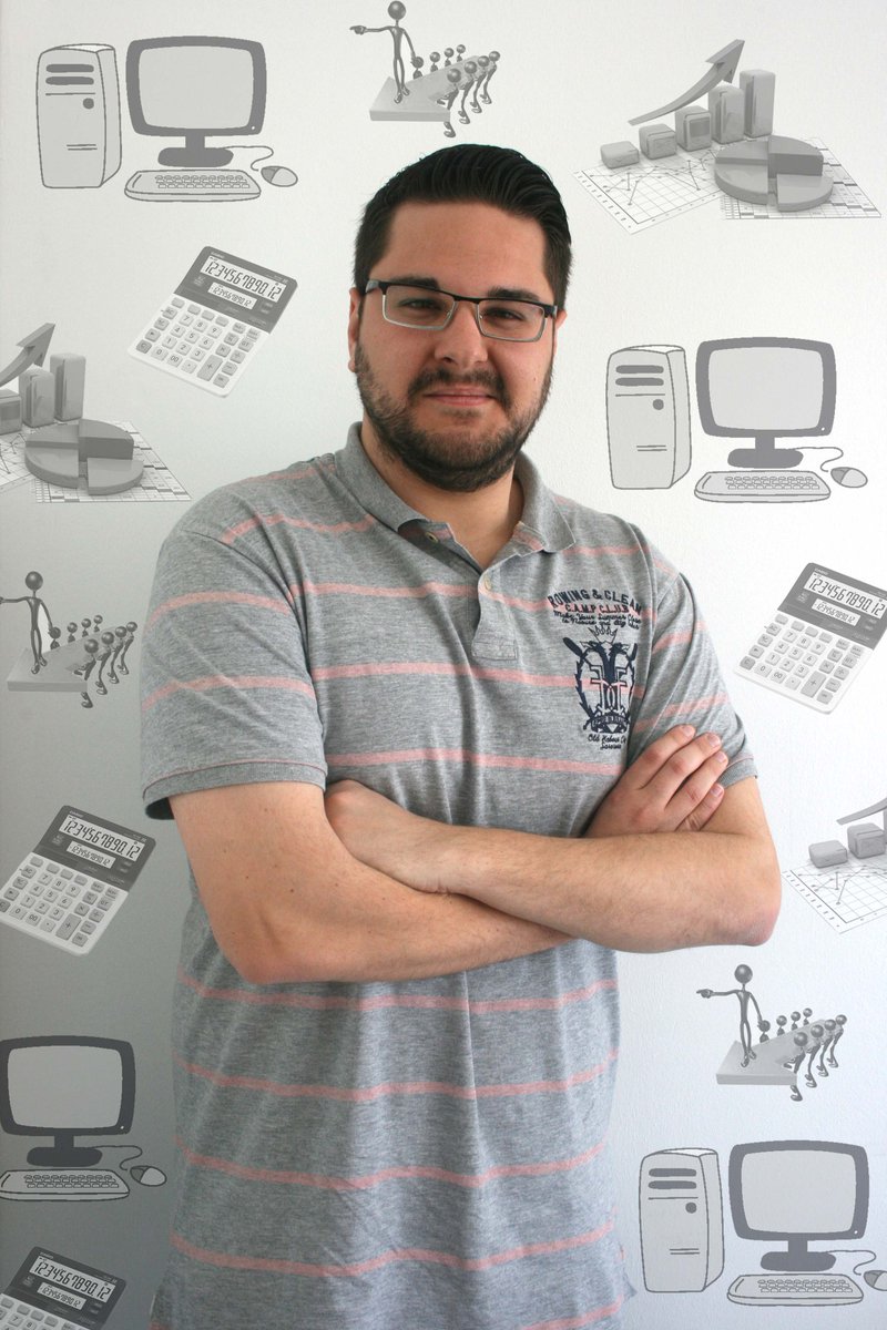 LVillamuriel's tweet photo. @Ismaelpa22 Licenciado en ADE en la @UVa_es, comprometido y entusiasta,en busqueda activa de #empleo #juntosylanzados http://t.co/Q0xs9r4RGR