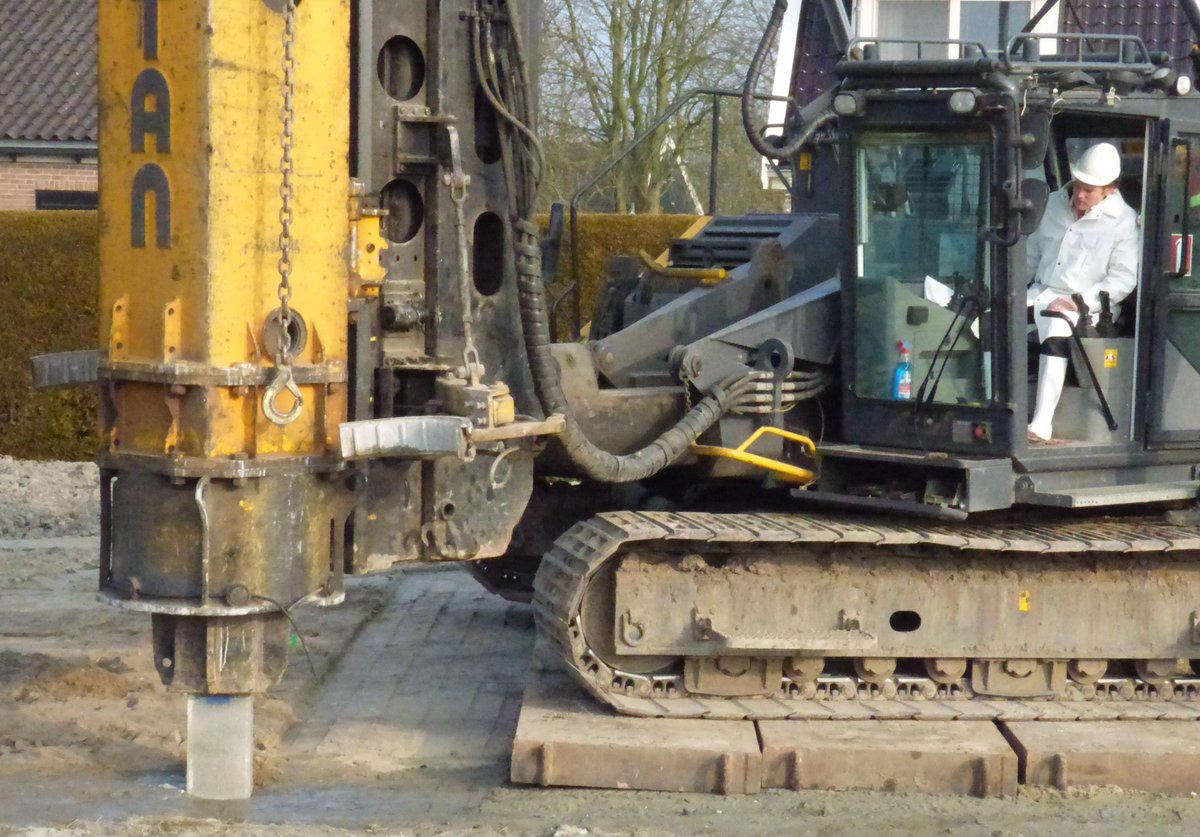 Eerste paal #nieuwbouw 15 woningen in Sint Maarten geslagen.
Bewoners gefeliciteerd. 
#JBeemsterboer #Schagen