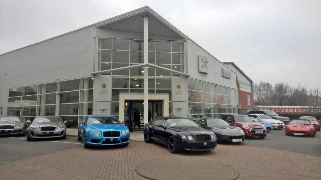 EforMod's tweet photo. Topping up with #theMANissue @jct600 #MODEdrives
#onallthebestcoffeetables http://t.co/4uFl1ZRkOh