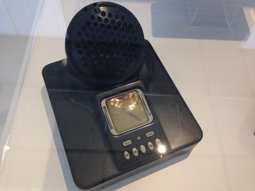 LuluVento's tweet image. Quello che della plastica ci siamo dimenticati: le origini a #PlasticDays @museofico - Radio in resina fenolica 1940