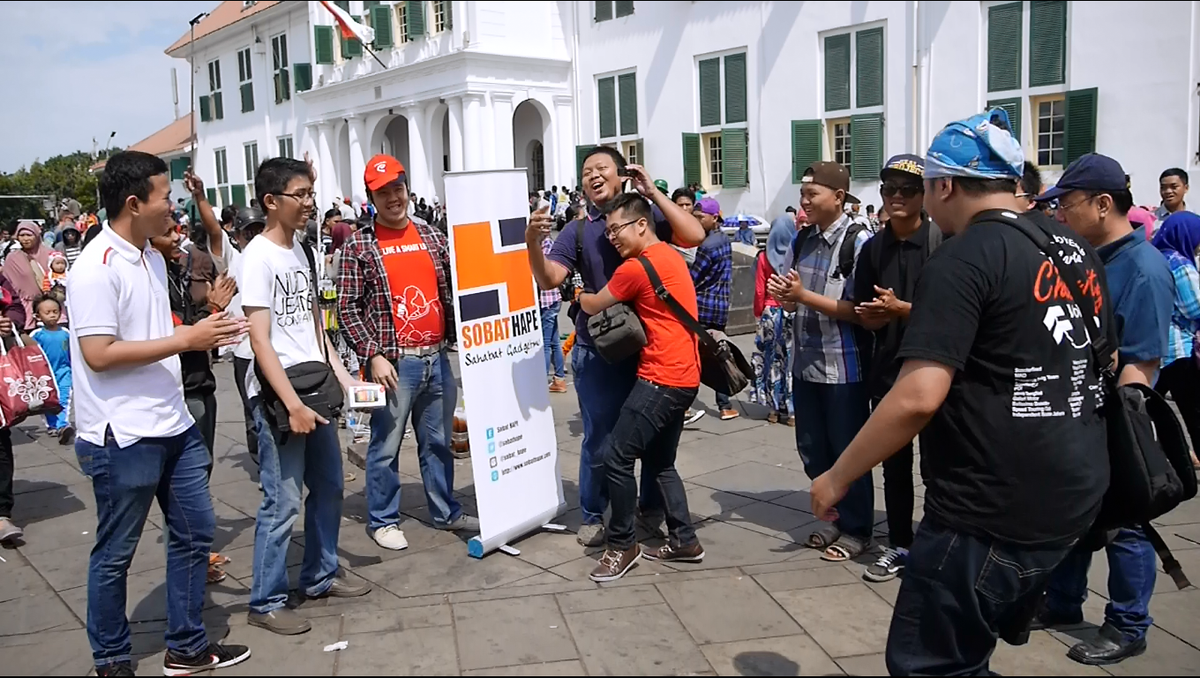 SobatHAPE's tweet photo. dan di akhir acara #SHEvent, ada satu sobat yg beruntung bawa pulang #AndromaxC2S. #CelebrateMoment @smartfrenworld http://t.co/tLd3Czakfw