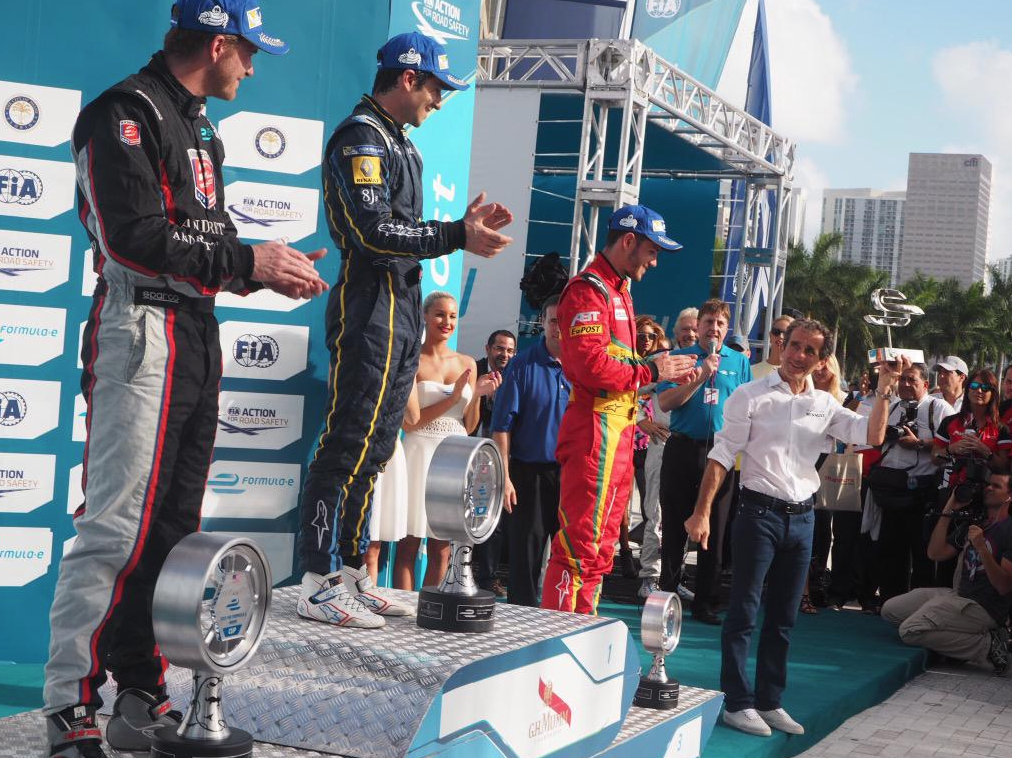 AvereFrance's tweet image. L'#ePrixMiami remporté par @nico_prost @edamsRENAULT bit.ly/1AuFkQs Le monde du #VE vous dit merci! #FormulaE