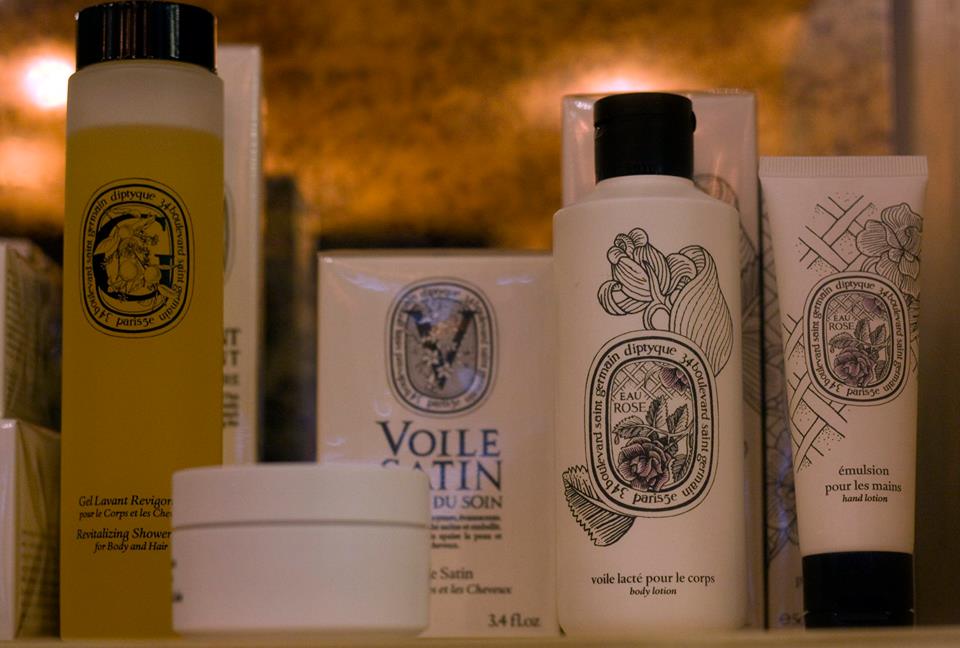 PromenadaRo's tweet photo. Pentru un început de săptămână #fresh, îndrăznește să te pierzi în #arome nebănuite! Beautik Haute Parfumerie. http://t.co/MJLa5Sx0VU