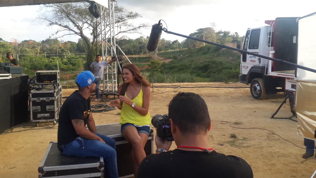 DorianOnline's tweet photo. Working and producer all time to tv and movie.  #KeepOnRock http://t.co/gy2uJ0eWnr