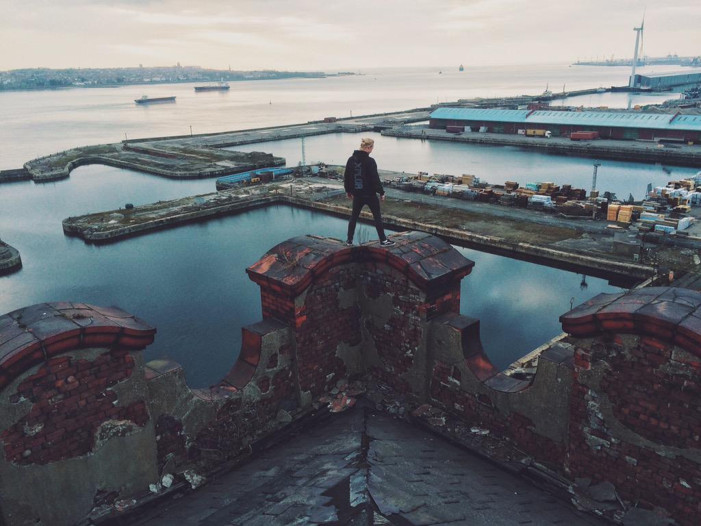 Benj Storror Cave Ontop Of A Tobacco Factory Storror Smokingkills Http T Co Eefow0qttd