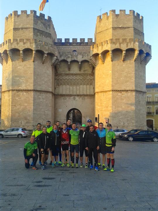 miguelgiron1975's tweet photo. @LurbelPG @JulioBelMin @zancadasvlc #Run4Fallas invitados quedáis a la próxima. Nos hubiera venido bien los #LoopBelt http://t.co/RKYg7WSfHu