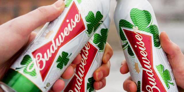 BudweiserIndia's tweet photo. Make your own luck. Grab a Bud. #BetterWithBud #StPatricksDay http://t.co/3D3bZnorOU