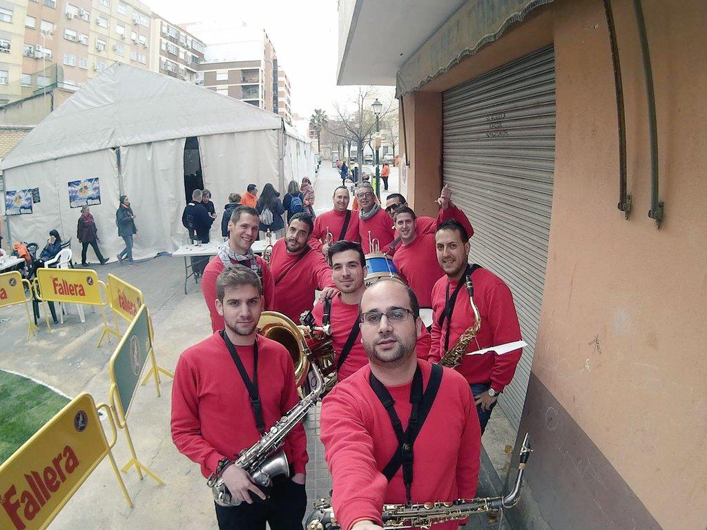 WizmanBand's tweet photo. Ya estamos en fallas!! http://t.co/GPiG8uyQAI