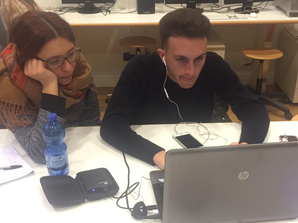 la_sceltagiusta's tweet photo. La stazione di montaggio è attiva. #WorkingStaff #Dale http://t.co/KylMrl5cHe