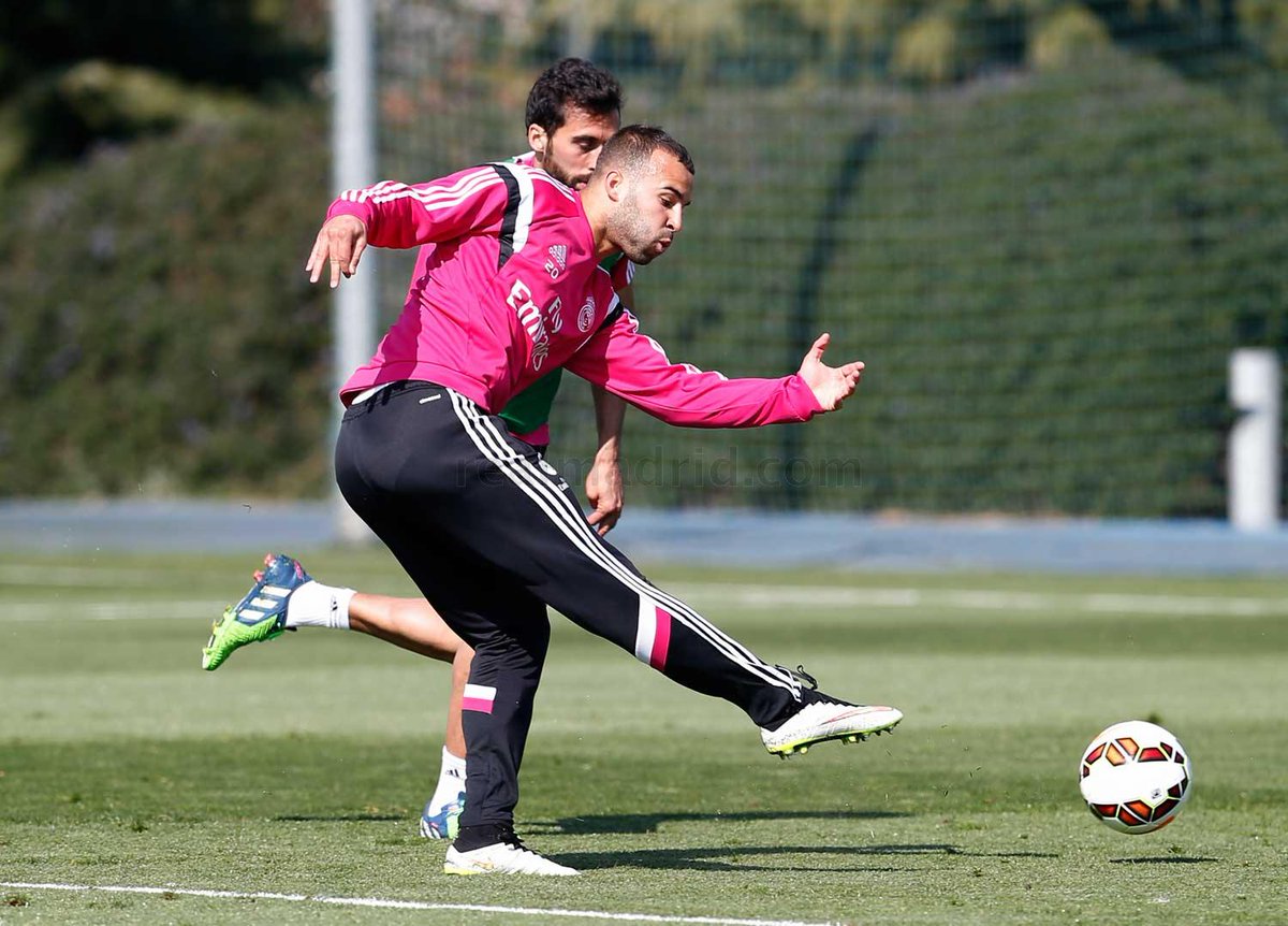 realmadriden's tweet photo. More photos of our training session! @MarceloM12 @IllarraOfficial @martinio98 @JeseRodriguez10 @16LucasSilva http://t.co/YqMpfIPdy7