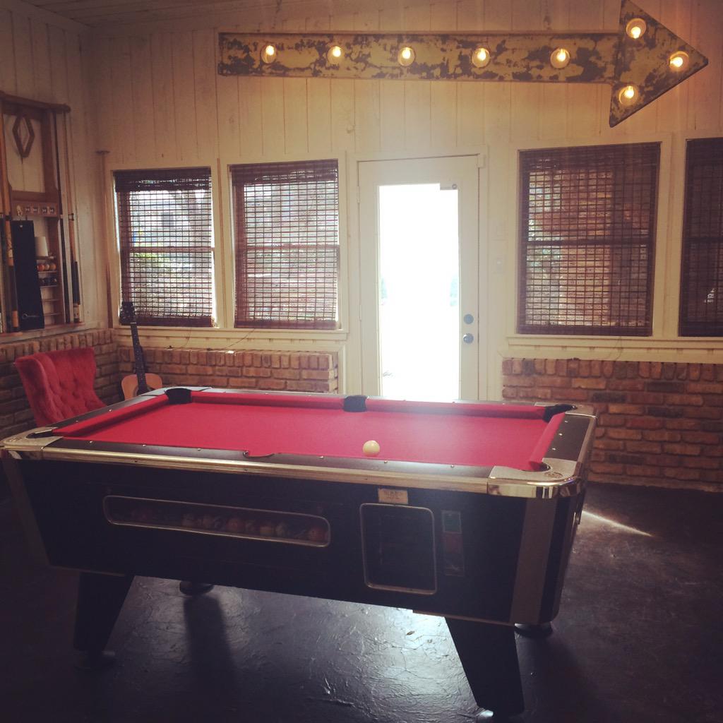 1416_Home's tweet photo. See my 2 fave vintage decor game room items over on my Instagram #remodel #renovate  #interiordesign #design  #decor http://t.co/N0jkORsGIA