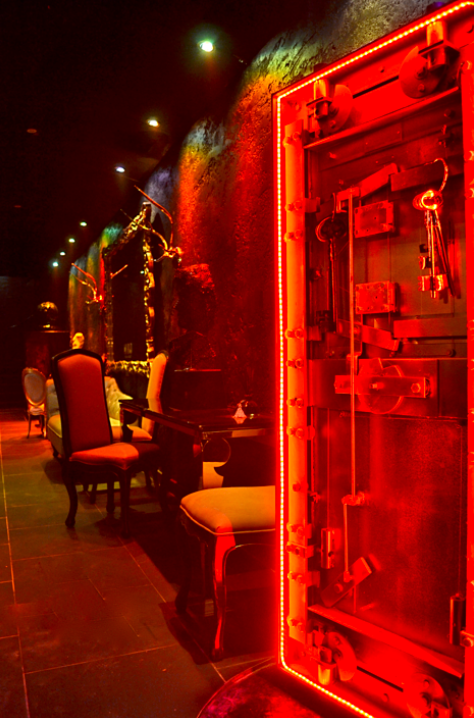 SignatureLiving's tweet photo. @hannahrmealor secret Signature Code Hannah give us a call 01512360166 we will tell you all about it #openthevault http://t.co/R5SoMZjr8w