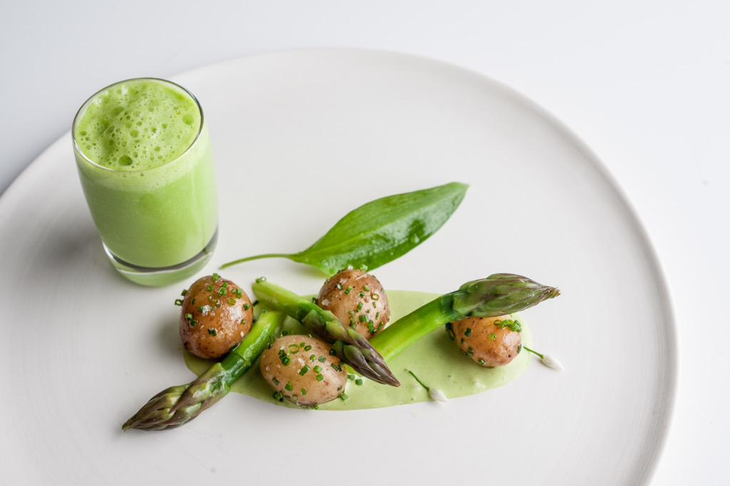 RelaisChateaux's tweet image. Beautiful! "@lemanoir: Our wonderfully warm New season garlic soup is on tonight's 7 course menu! http://t.co/wPZOc0YUkJ” #RCcuisine