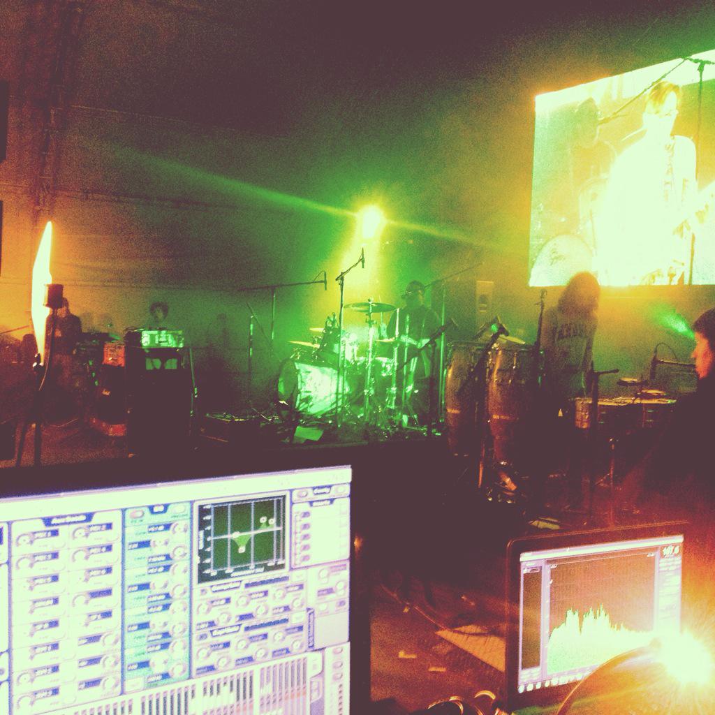 alterego_rafa's tweet photo. El @barriochachin rifando en el Vive Latino! Van para arriba! 😄 http://t.co/EiBqhQMDyn