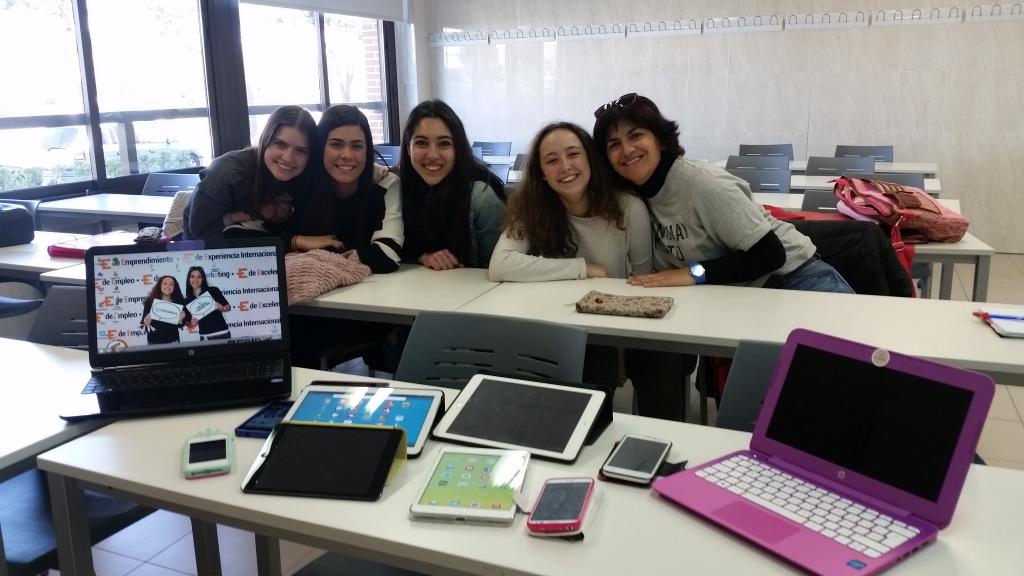 MGarasa's tweet photo. Alumnos de magisterio UFV #UFVMOBILE1 hoy empezamos el  seminario Educacion con dispositivos mòviles #BYOD http://t.co/NnGKs3fheQ