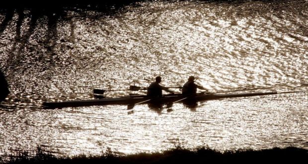 IrishTimes's tweet photo. #TCD leaves #UCD in its wake at the Liffey colours races http://t.co/fWvccEDqG5 http://t.co/UTJLUGkmsU