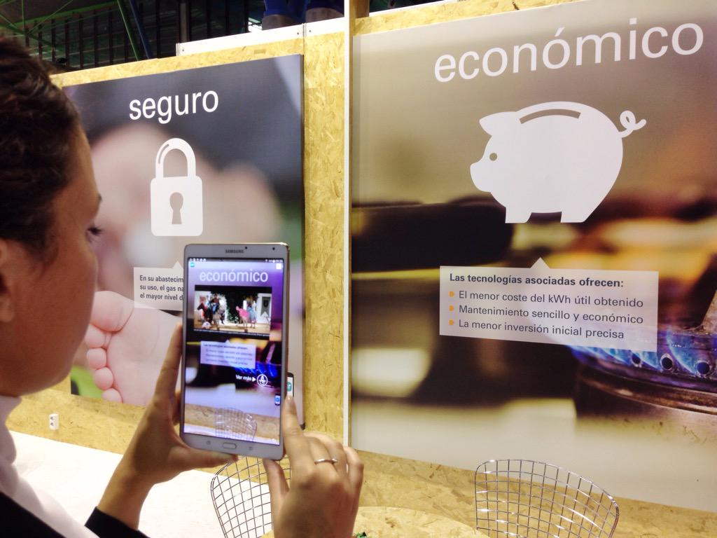 raul_gasa's tweet photo. Contento después de trabajar con #GasNatural montando creatividades con #realidadaumentada para el @SalonHyT. #layar http://t.co/qDtD5mbeug