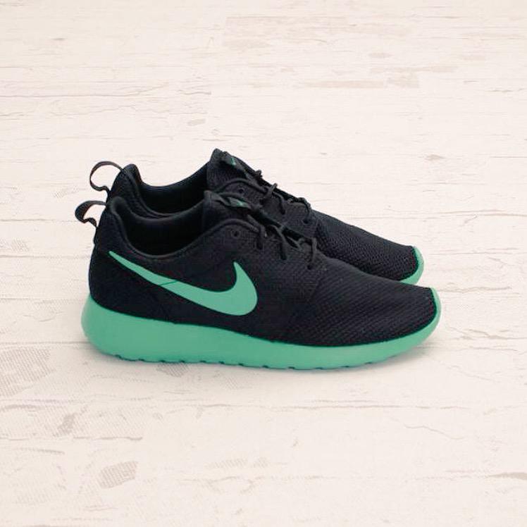 supremeshoes1's tweet photo. Nike roshe a 35€!! Pídelas ya http://t.co/j8Yhl36ntt