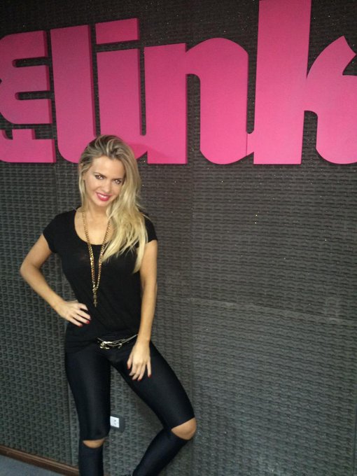 Ya en @fmlink903 en Corrientes! Los espero ❤️❤️ http://t.co/uSbad647V6