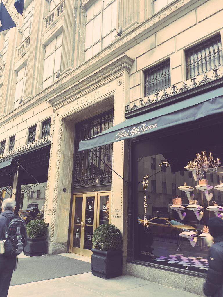 blowoutsnbrunch's tweet photo. Good morning @saks http://t.co/YslxY9V6Vw