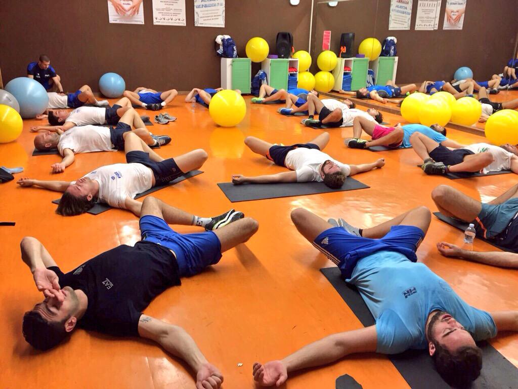 7belloOfficial's tweet photo. Il #7belloaGenova si prepara alla sfida di domani sera contro il Montenegro Ore20 #RaiSport1 #WorldLeague #ITAvsMNE http://t.co/cydtU8cABo