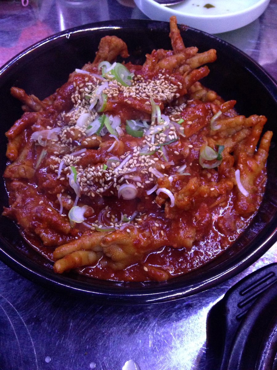 NEvvish's tweet photo. อาหารจานเด็ดของโซรง แนะนำโดยลีดเดอร์โซรง ติงไก่ผัดซอส อะเฮือกกกก #Apink #ApinkShowTime http://t.co/ws8eOLSAOd
