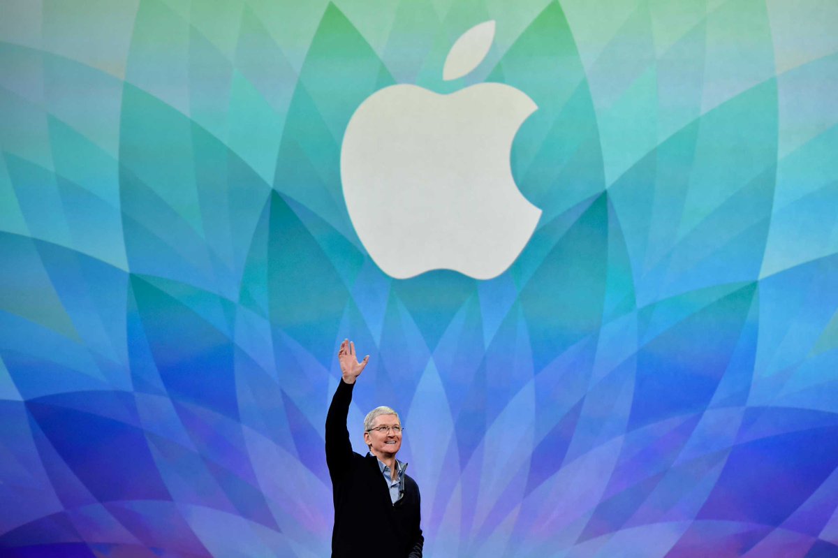 Apple presentation 2022. Apple presentation 2024. Apple presentation 2024. Стив джобс на презентации эпл. Презентация apple.