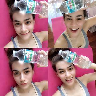 คิมชวนมา Selfie 4 ท่า กล้าโชว์ผิว ไปกับน้ำแร่มิเนเร่ ใครมั่นใจว่ามีผิวสวยอย่ามัวเขิน มาอวดสุขภาพผิวดีกันค่ะ