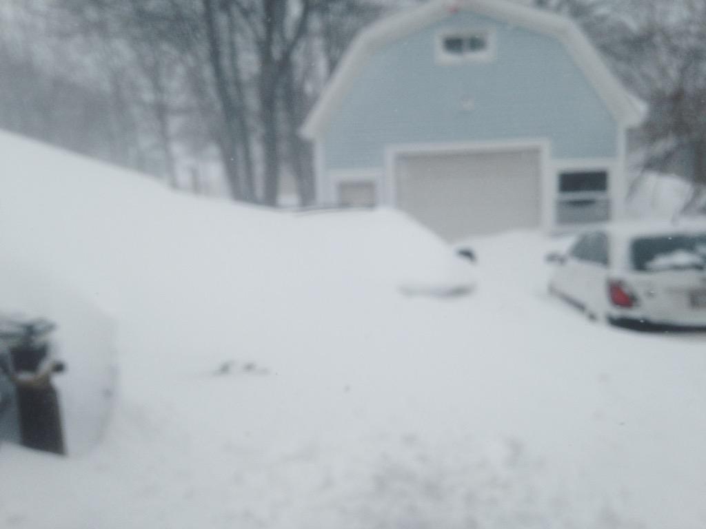 jones45k's tweet photo. This is another 48 cm.  oh wow they didn't completely bury my car this time http://t.co/jGgaKLeMA4